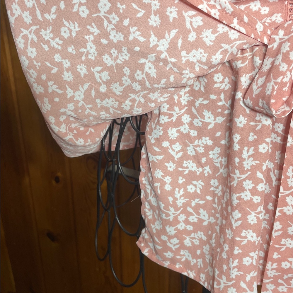 Sienna Sky Blush Floral top size small flowy floral top v-neck layover top - Picture 4 of 7